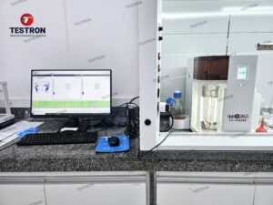 Laboratory setup with computer and TT-IVS200 intrinsic viscosity analyzer